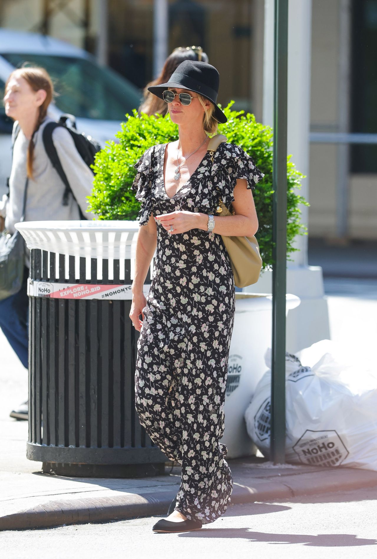 NICKY HILTON WAS SPOTTED OUT ENJOYING A WALK IN THE BIG APPLE5
